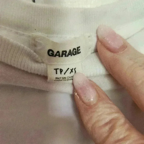 Garage Women's White Friends Cropped Tee Size XS - Picture 4 of 7